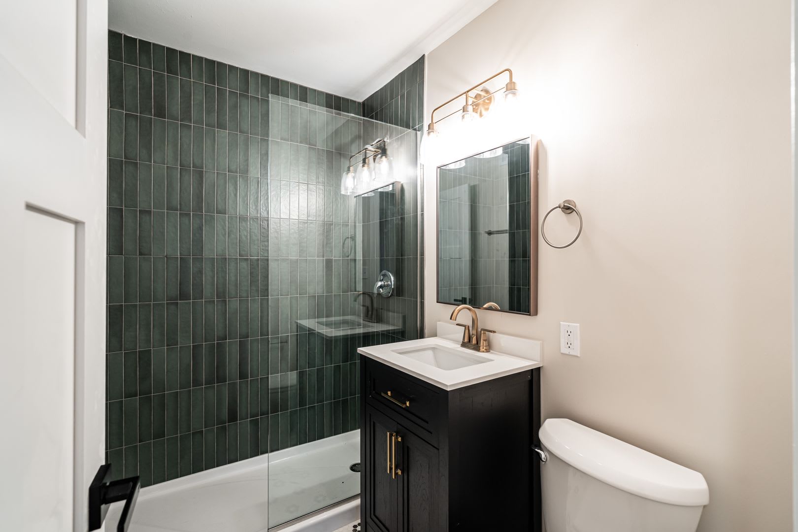 2600 E Kenwood Blvd – photo 5