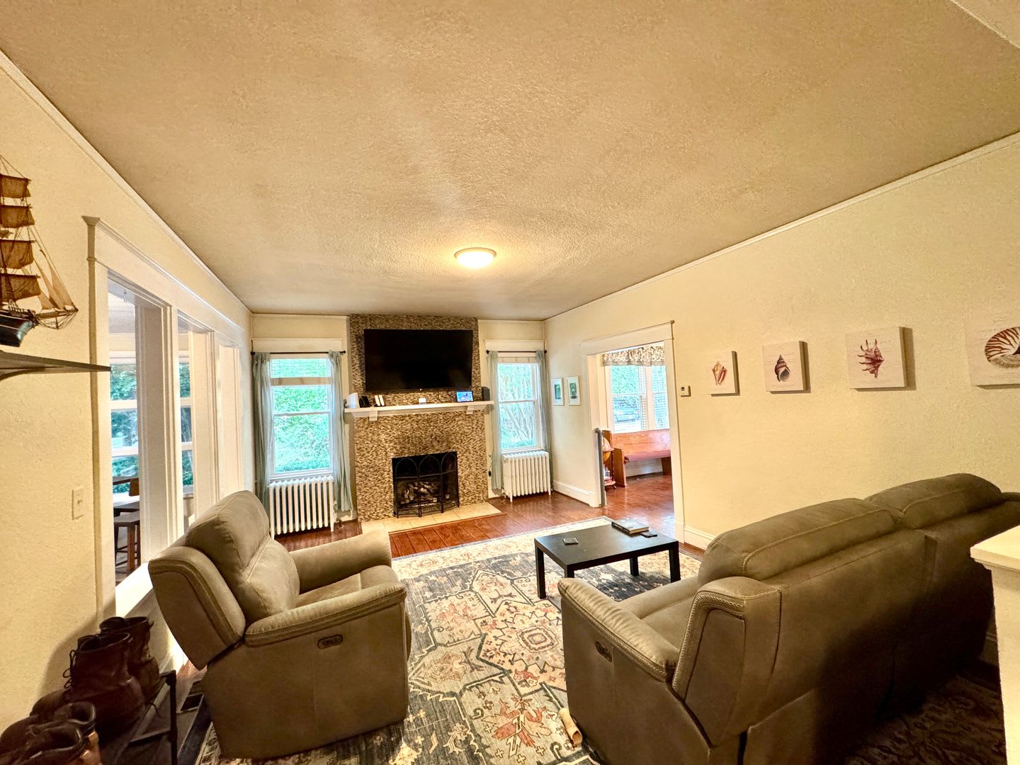 Beautiful Spacious Home With Mother In Law Suite – photo 4