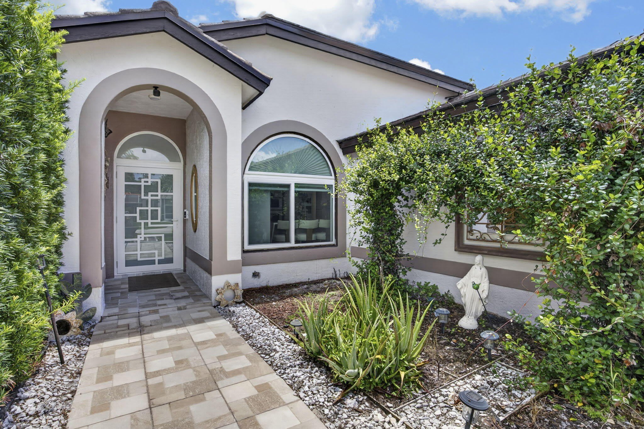 716 Lake Wellington Drive – photo 4