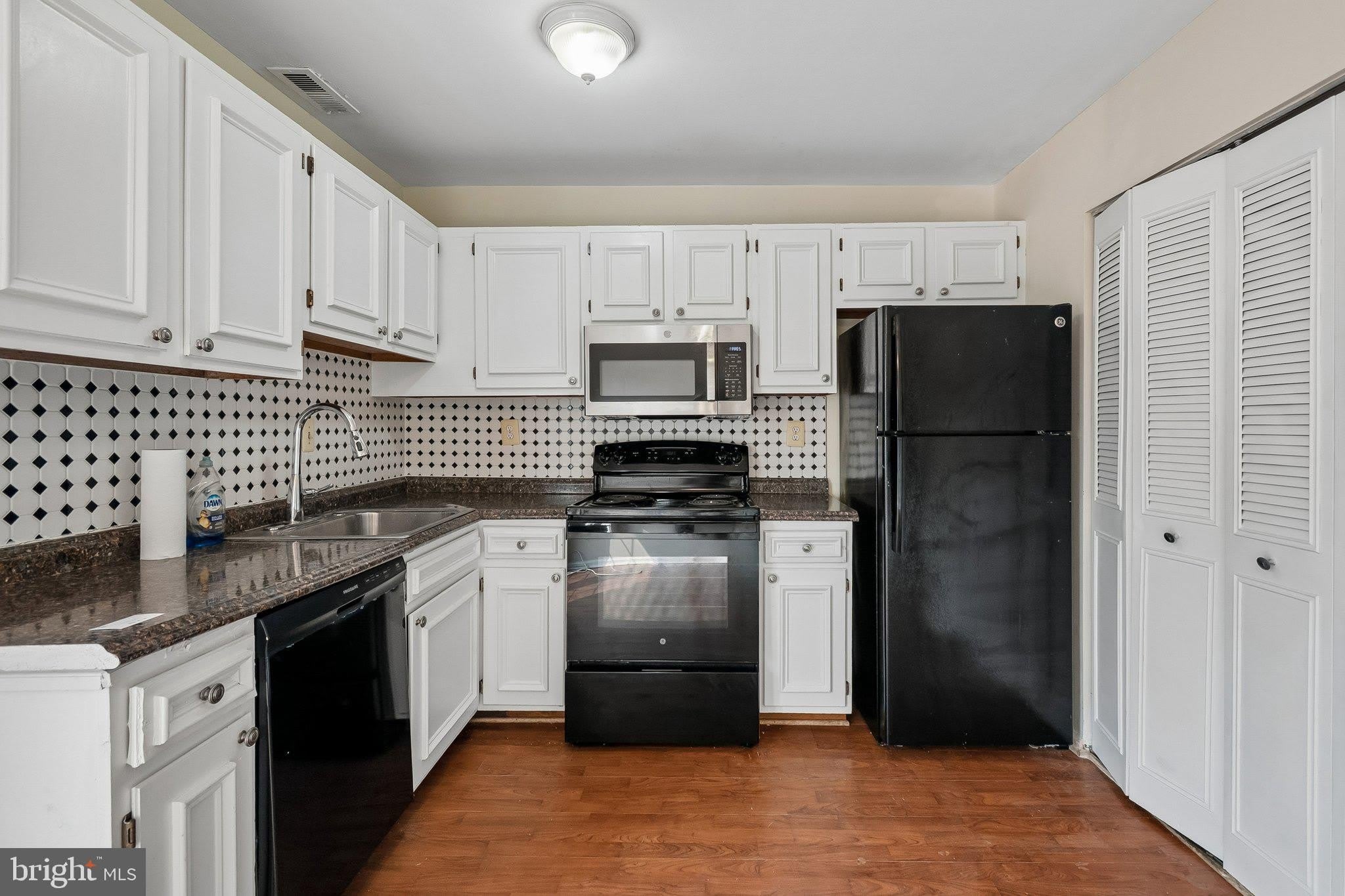 5515 Woodlawn Manor Court – photo 4