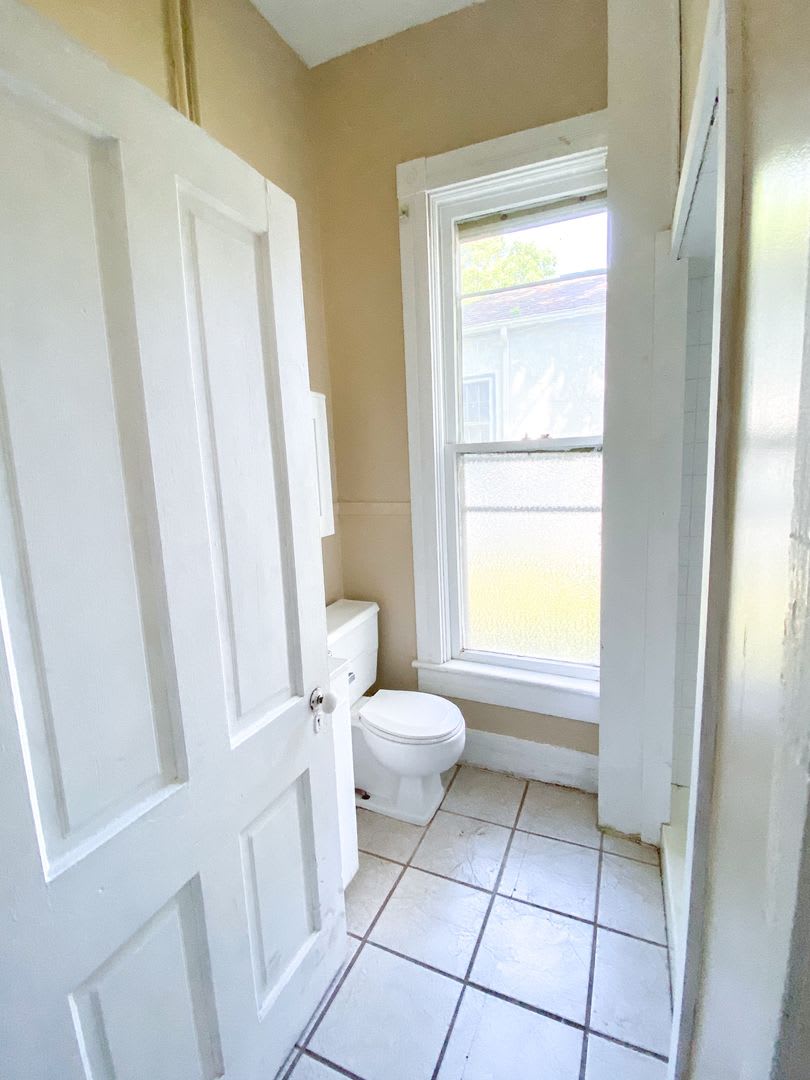 4 Bedroom 2 Bath on Campus – photo 4