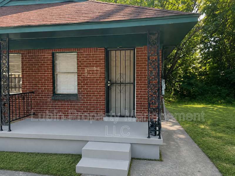 1484 Oaklawn St – photo 1