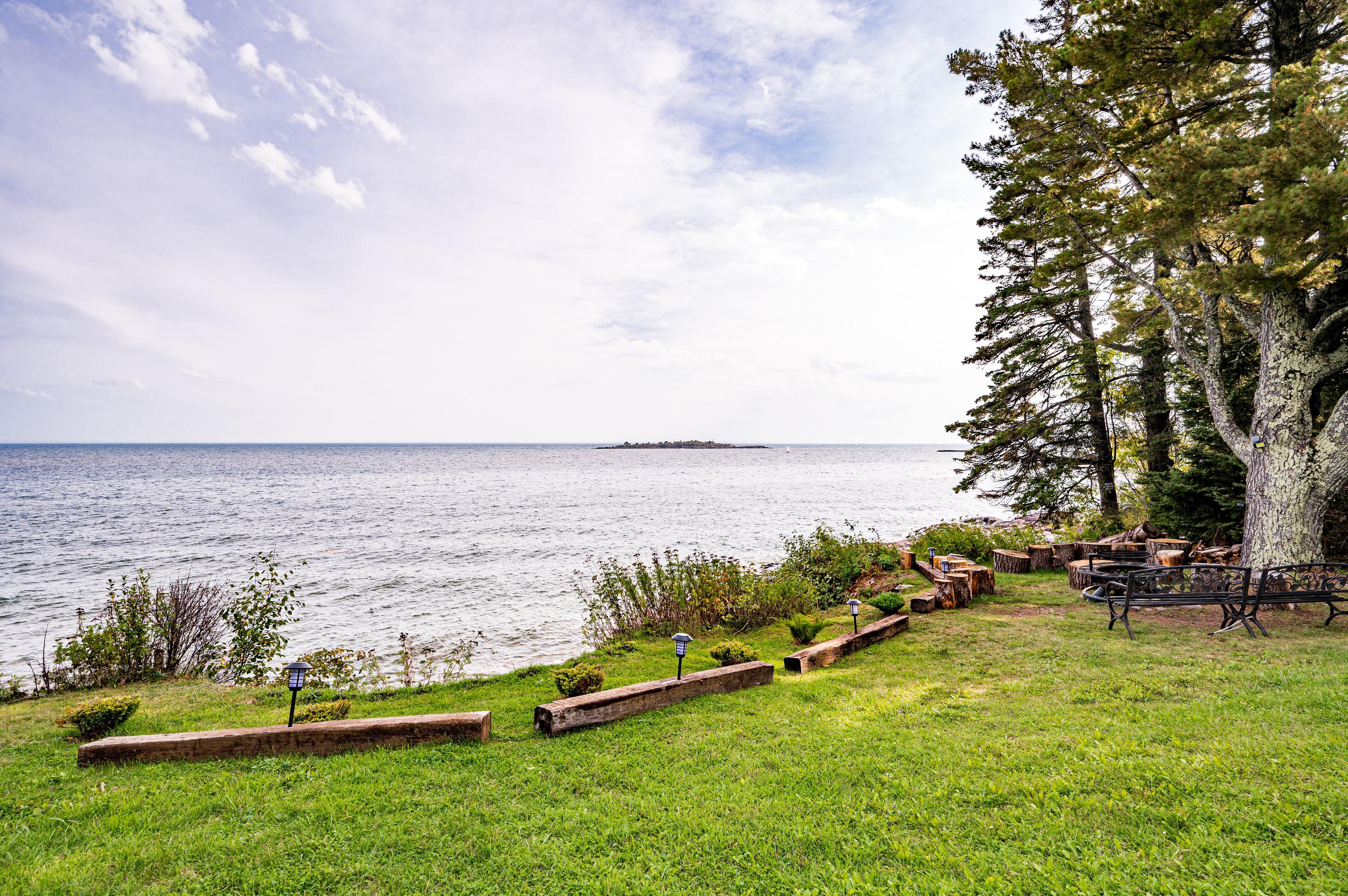 278 Scenic Dr Furnished 4 Br On Lake Superior – photo 5