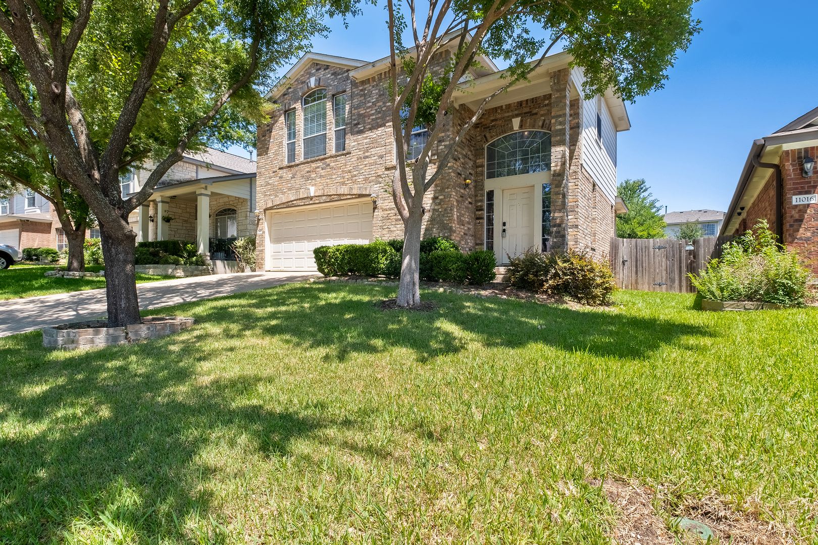 Excellent 3 Bedroom 2 5 Bath 2 Story Home In Avery Ranch – photo 2