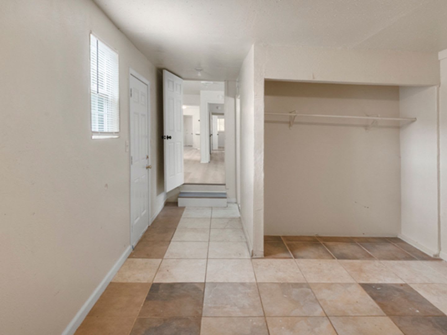 Charming 3 Bedroom 2 Bath Home – photo 2