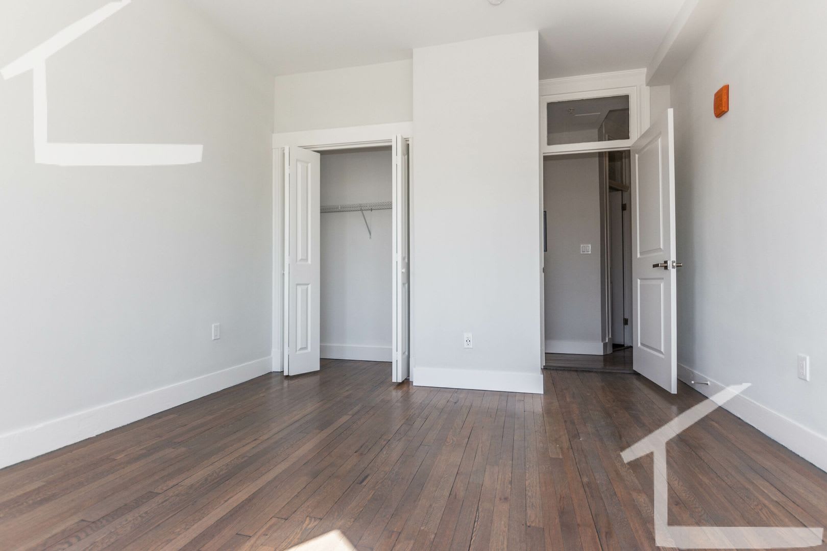 Fenway 2 Bed 1 Bath With Laundry In Unit – photo 3