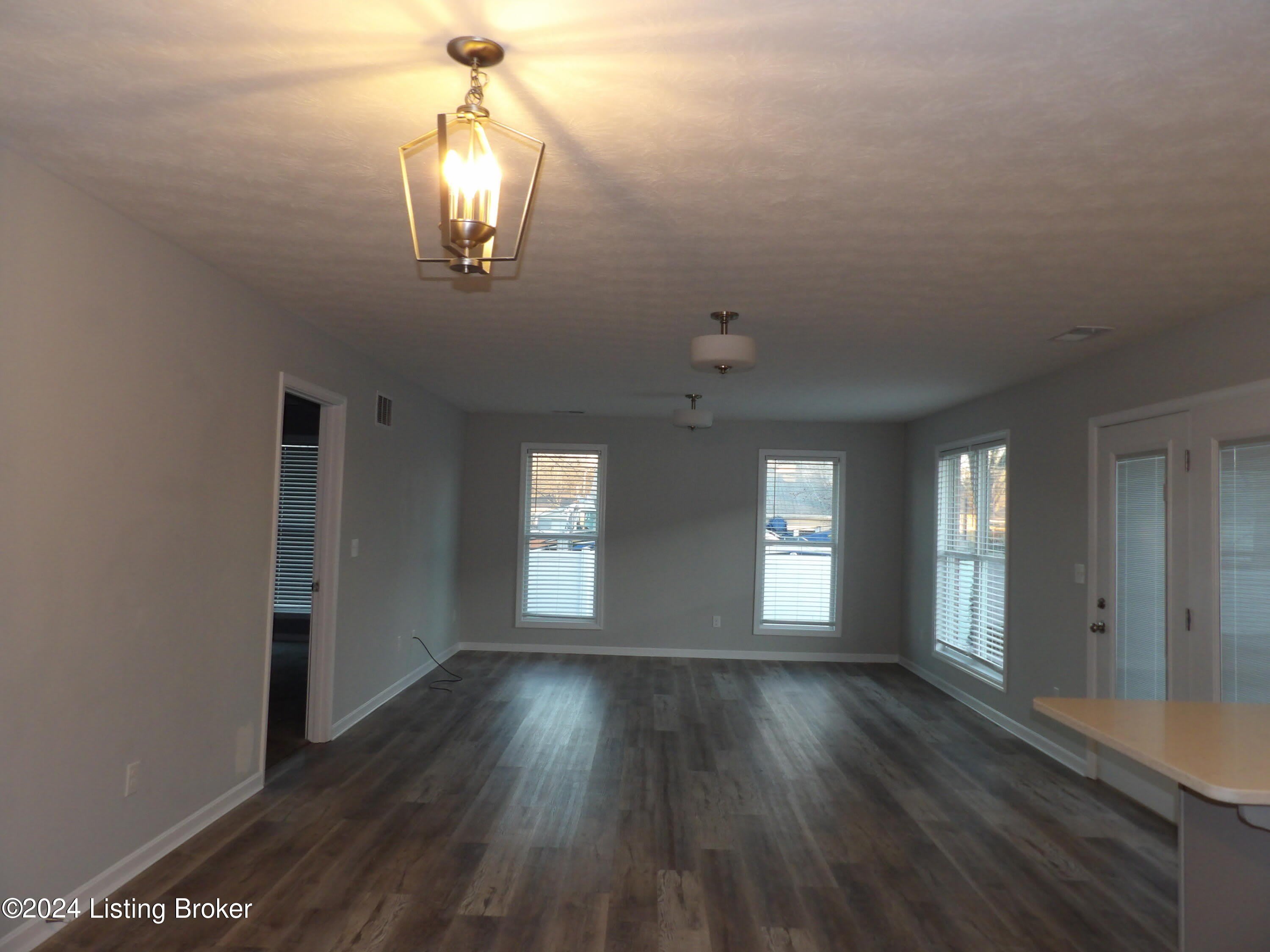 406 Eagle Pointe Dr – photo 2