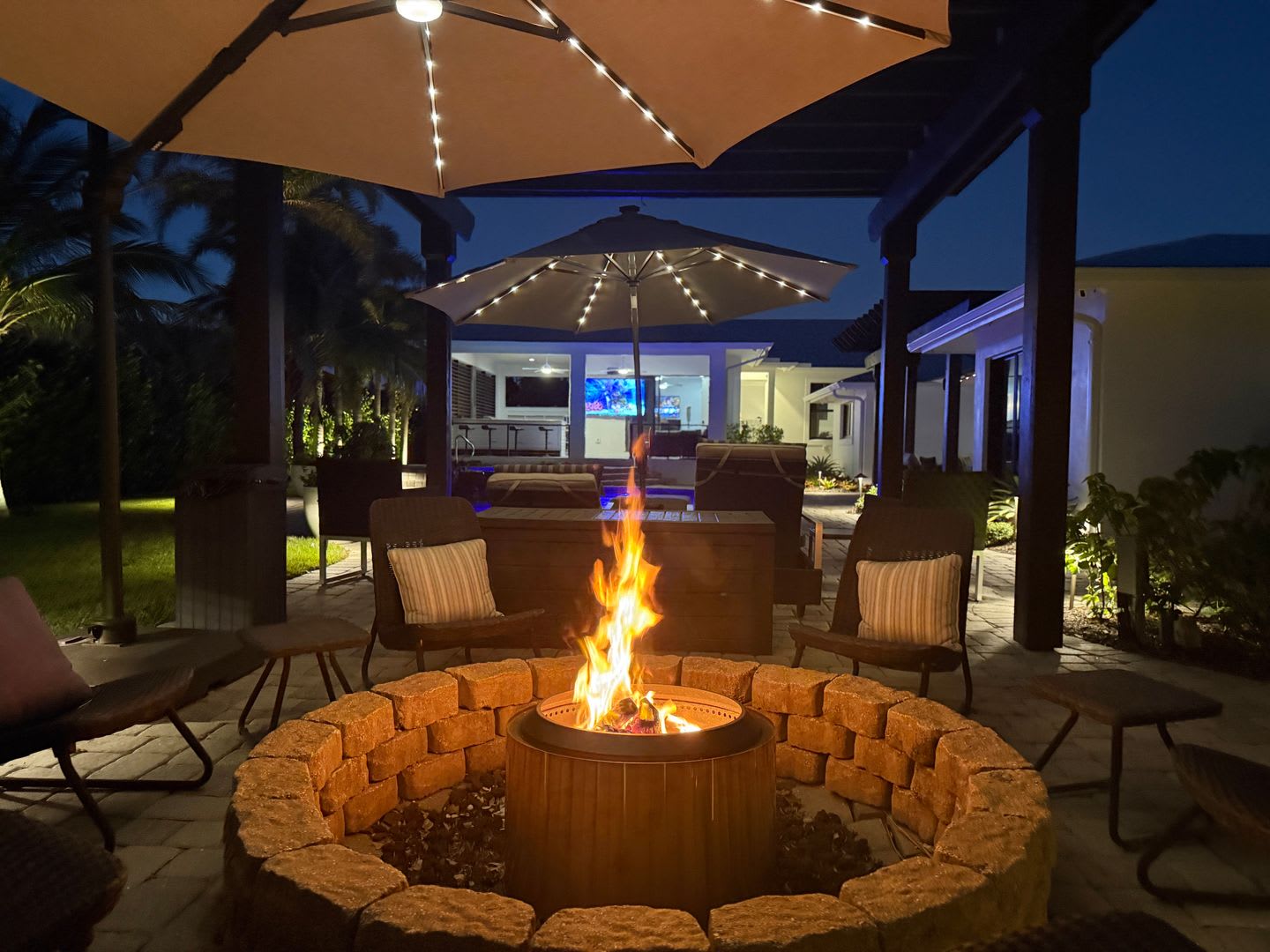 Luxury At Its Finest Stunning Top To Bottom This 4 Bed 5 Bath Single Family Pool And Spa Home In Coquina Sands For A Seasonal Or Annual Tenant – photo 3