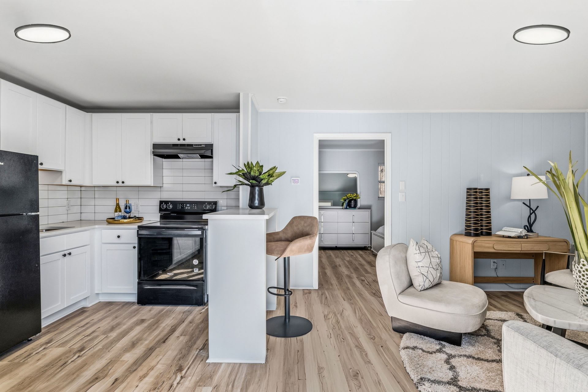 Newly Remodeled 1 Bedroom Apartment – photo 3