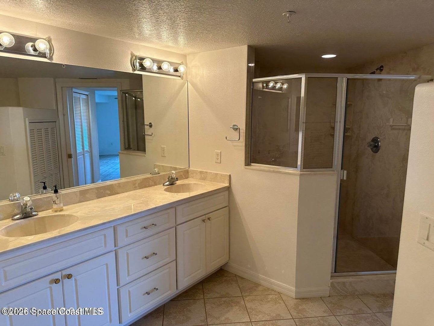Riverfront Condo 3 Bedroom With Garage – photo 4