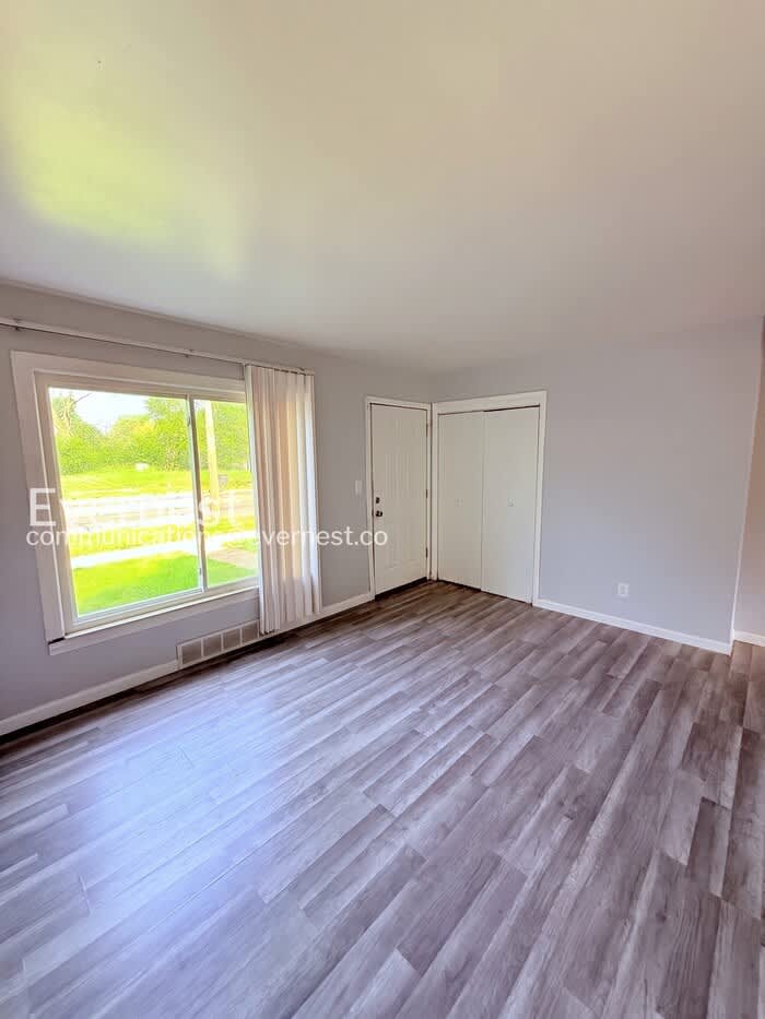 15378 Meyers Road – photo 3
