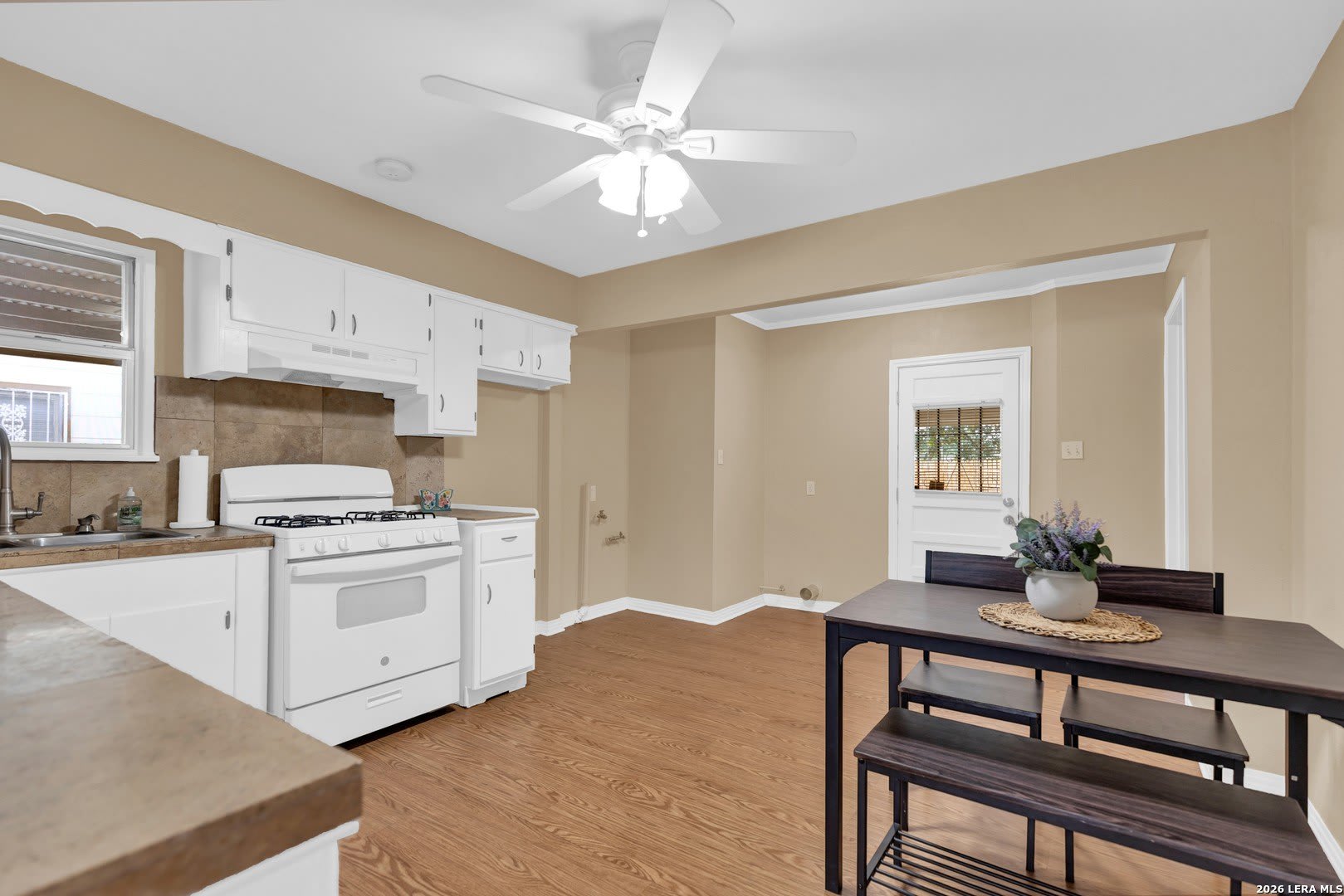 411 W Hart Ave – photo 5
