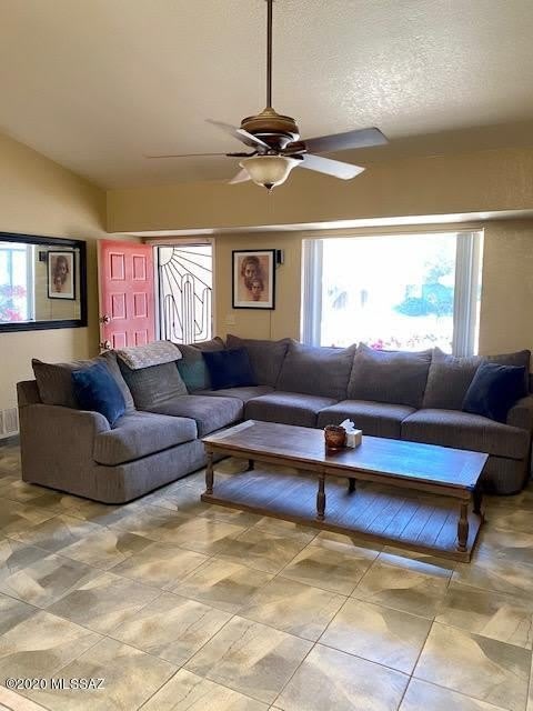 6141 N TARRAGON Avenue – photo 3