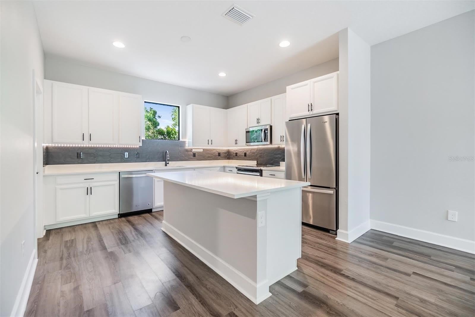 1302 W CARMEN Street – photo 4