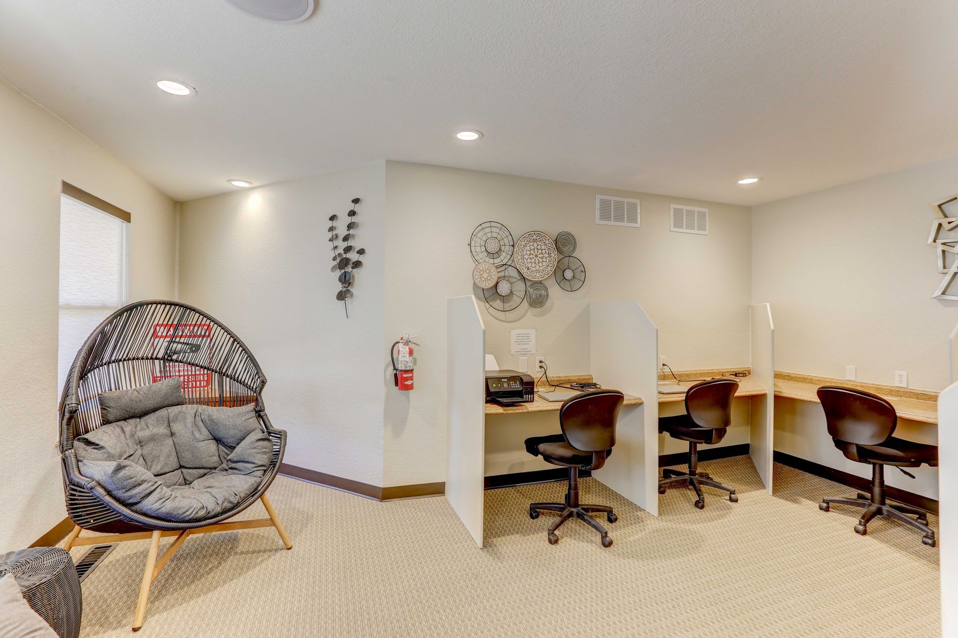 Americana Lakewood Apartments – photo 3