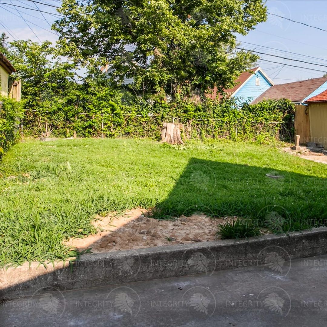 Charming 2 Bedroom Tudor Bungalow with Character to Spare! 6210 Agnes Ave, Kansas City, MO 64130 – photo 4