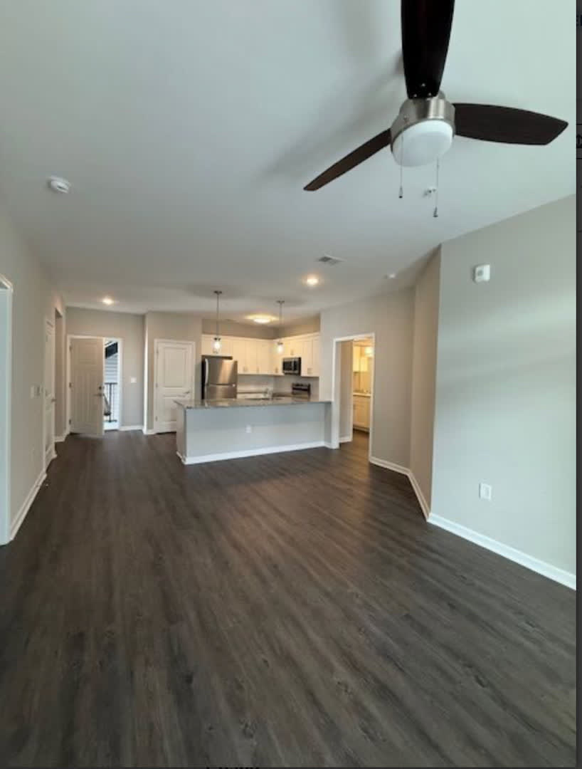 Special Offer Submit Your Application Before August 31 While Supplies Last For A Rental Rate Of 1 400 Per Month For A 18 Month Lease – photo 4