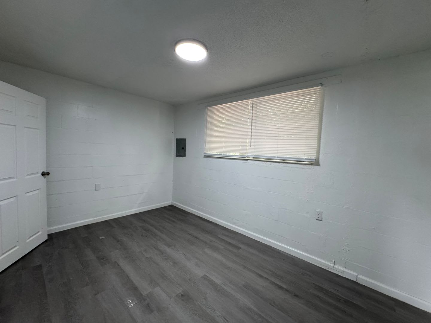 Newly Renovated 2 Bedroom Brick Apartment near Downtown Live Oak – photo 4