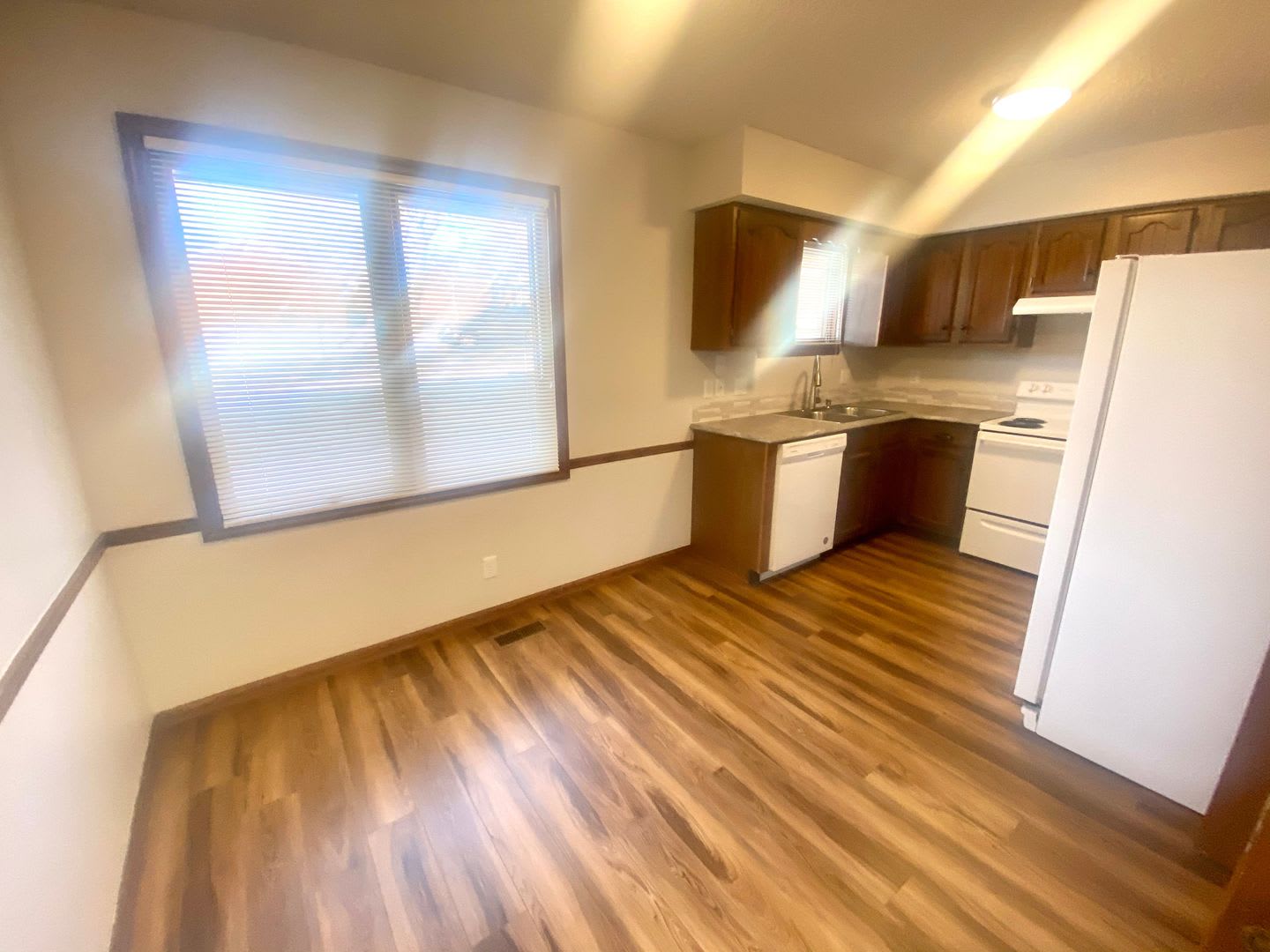 2 Bedroom and 1 Bathroom Town House Available to tour September 1st, 2026! – photo 4
