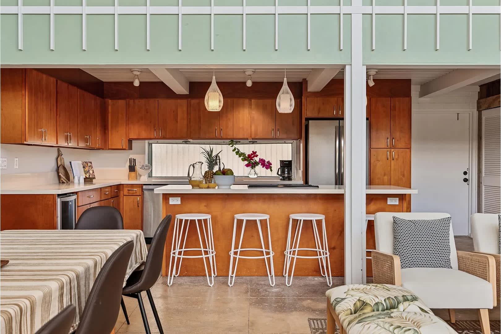 Amazing Fully Furnished Single Family Two Story Home Just One House From Kailua Beach 6 Bedrooms 4 Bathrooms With Ocean Views From Covered Lanai – photo 5