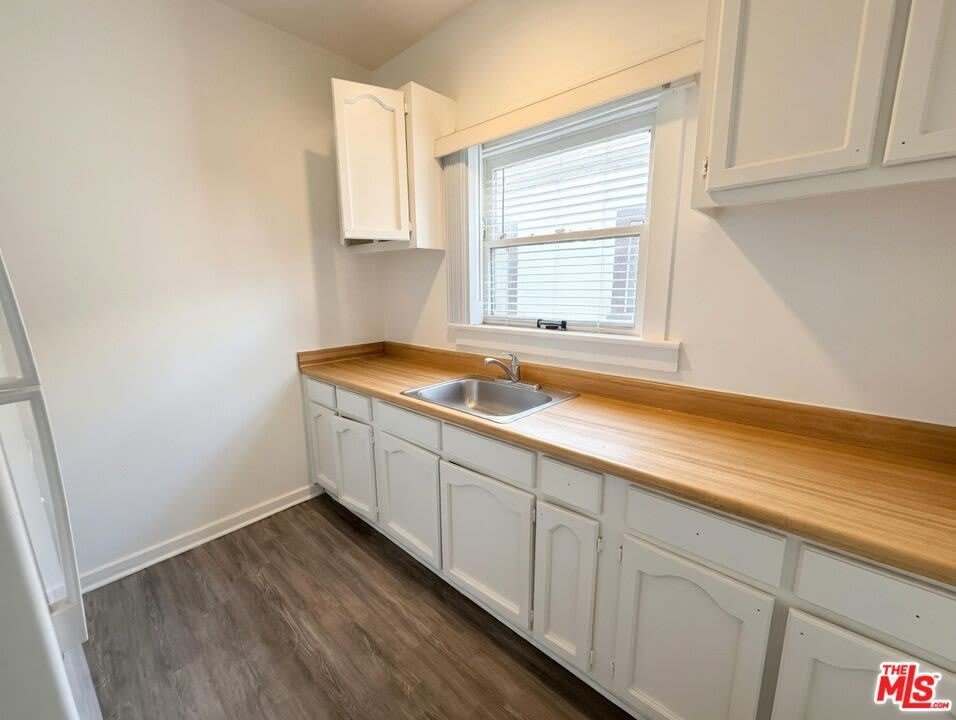 881 W 23rd St – photo 4