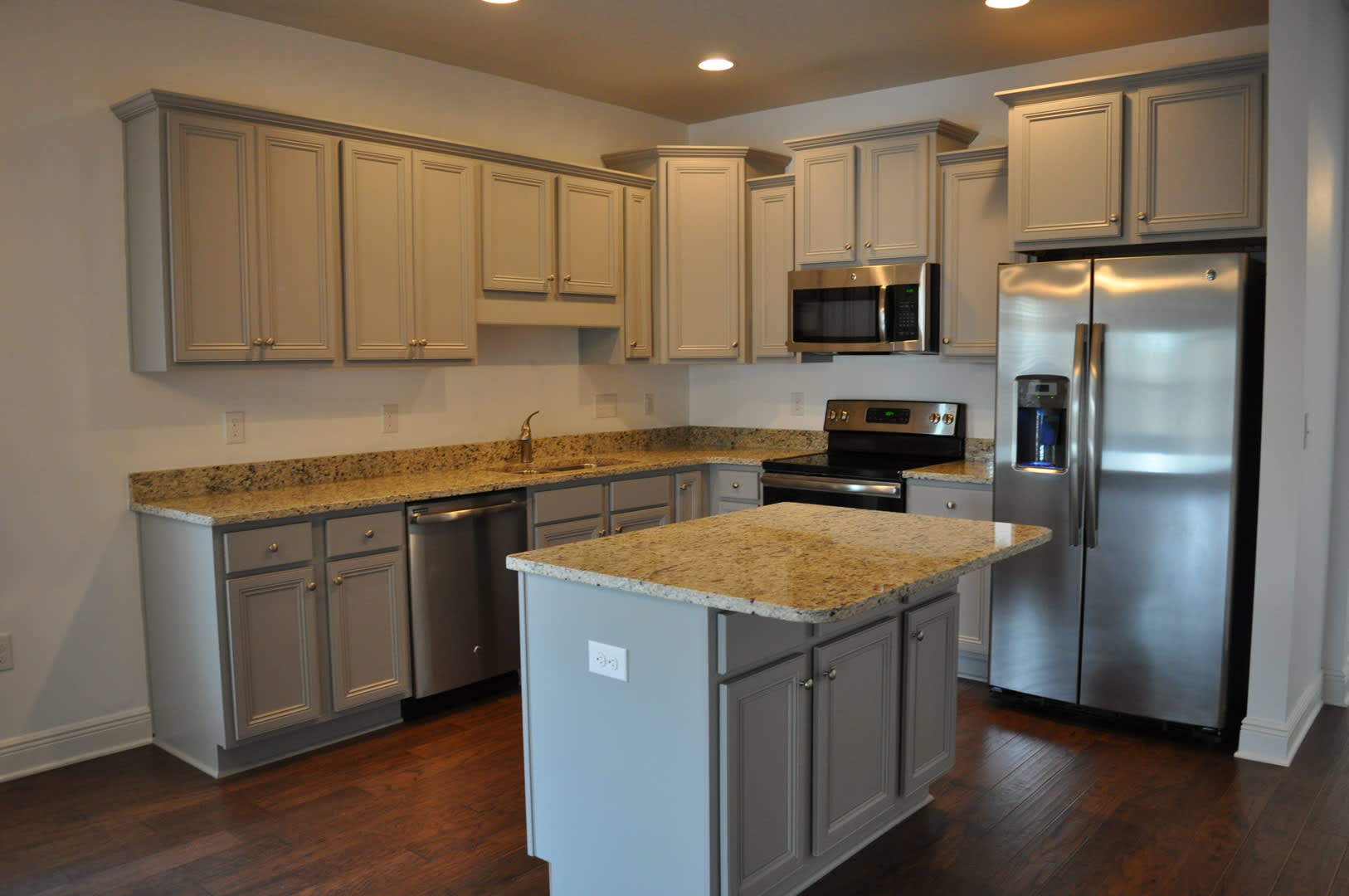 New 3 Bedroom in Driftwood Estates – photo 4