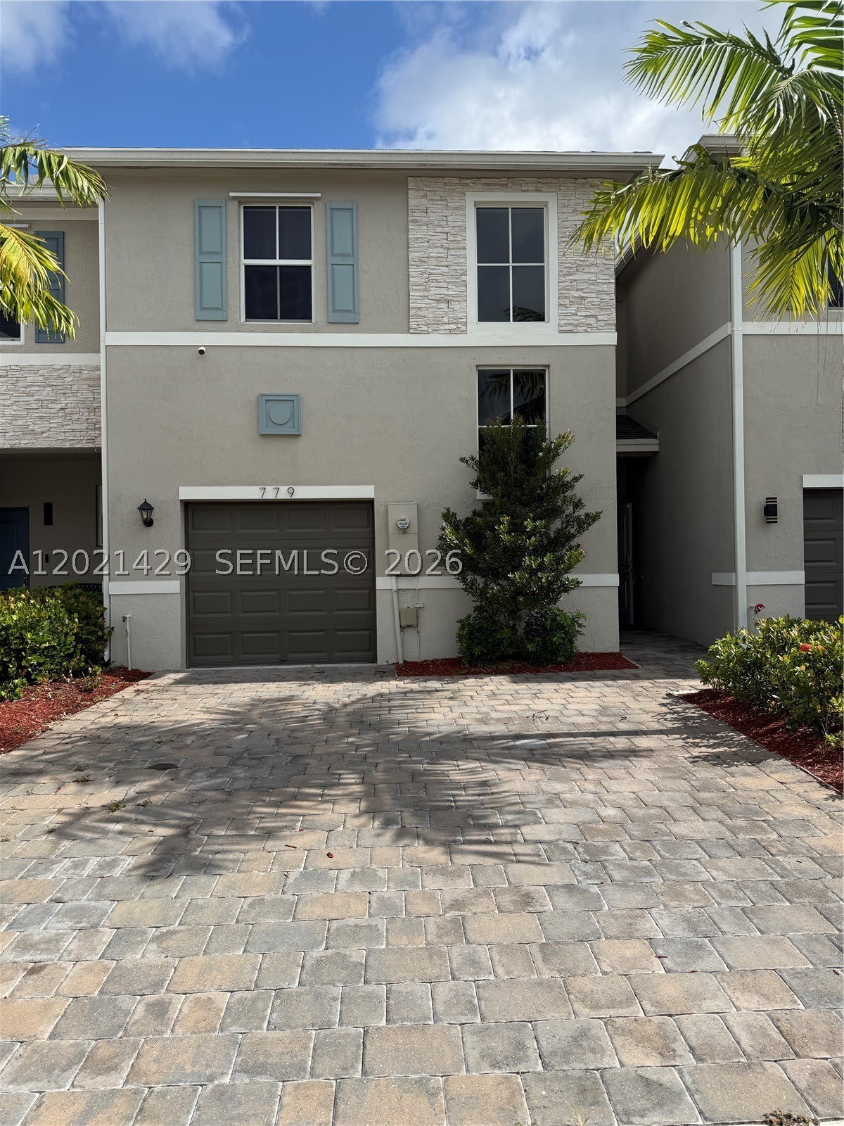 779 SE 18th St – photo 2