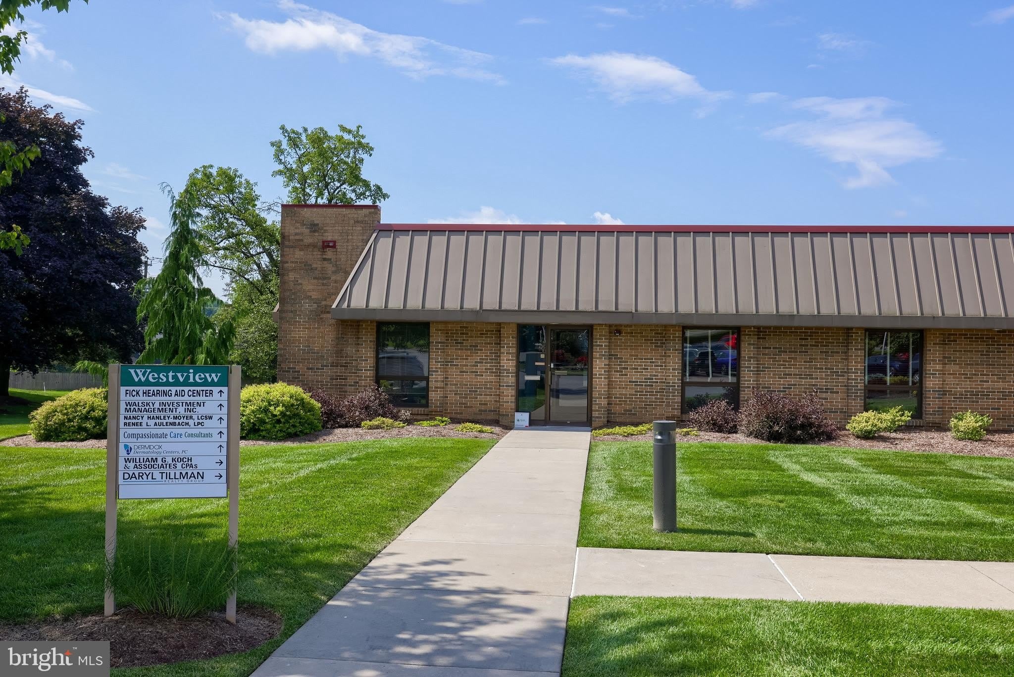 2650 WESTVIEW Drive – photo 2