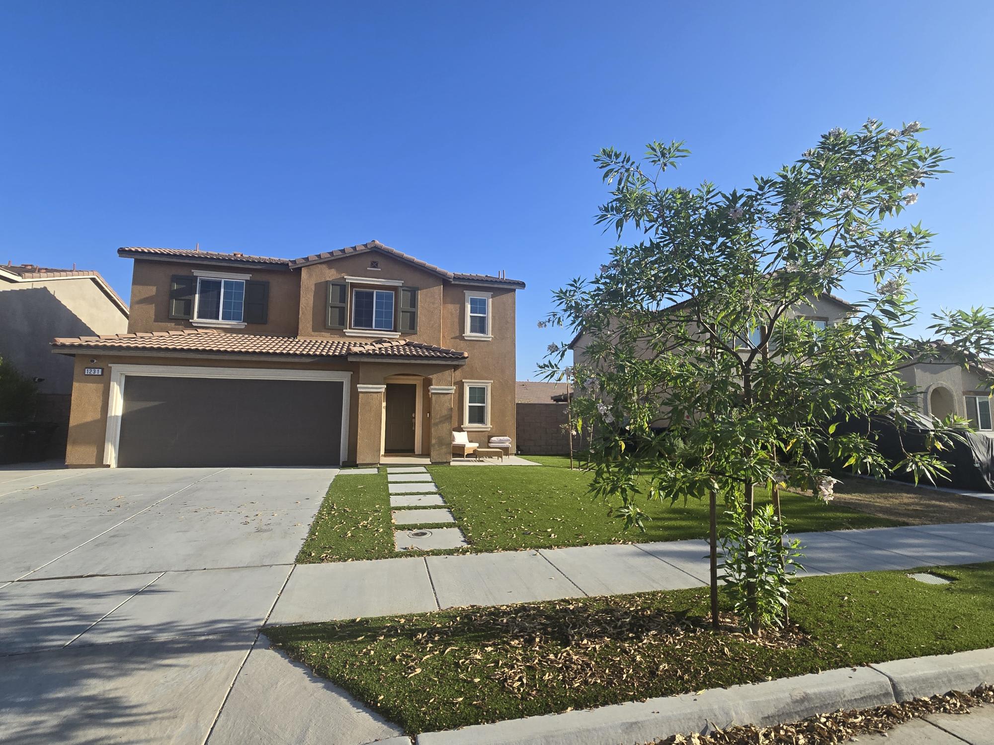 1231 Memorial Ave – photo 1