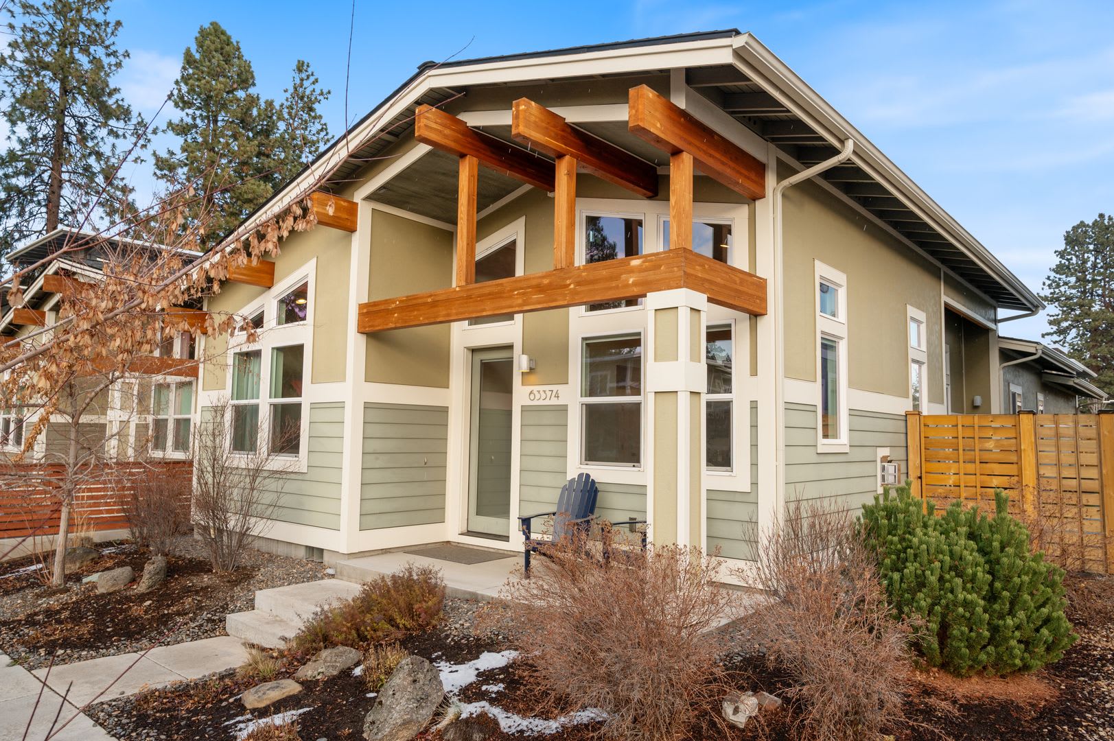 Fully Furnished Bend Home – photo 3