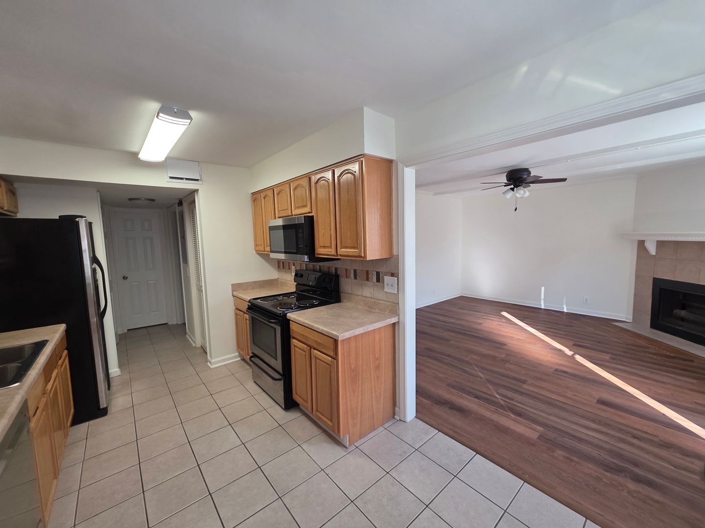 Beautiful Bellevue Townhome – photo 4