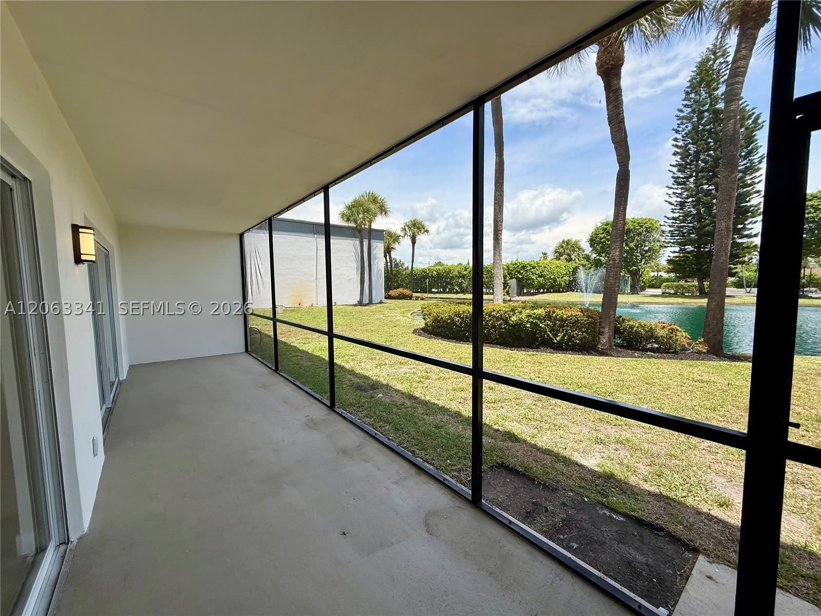 400 Waterway Dr S – photo 2