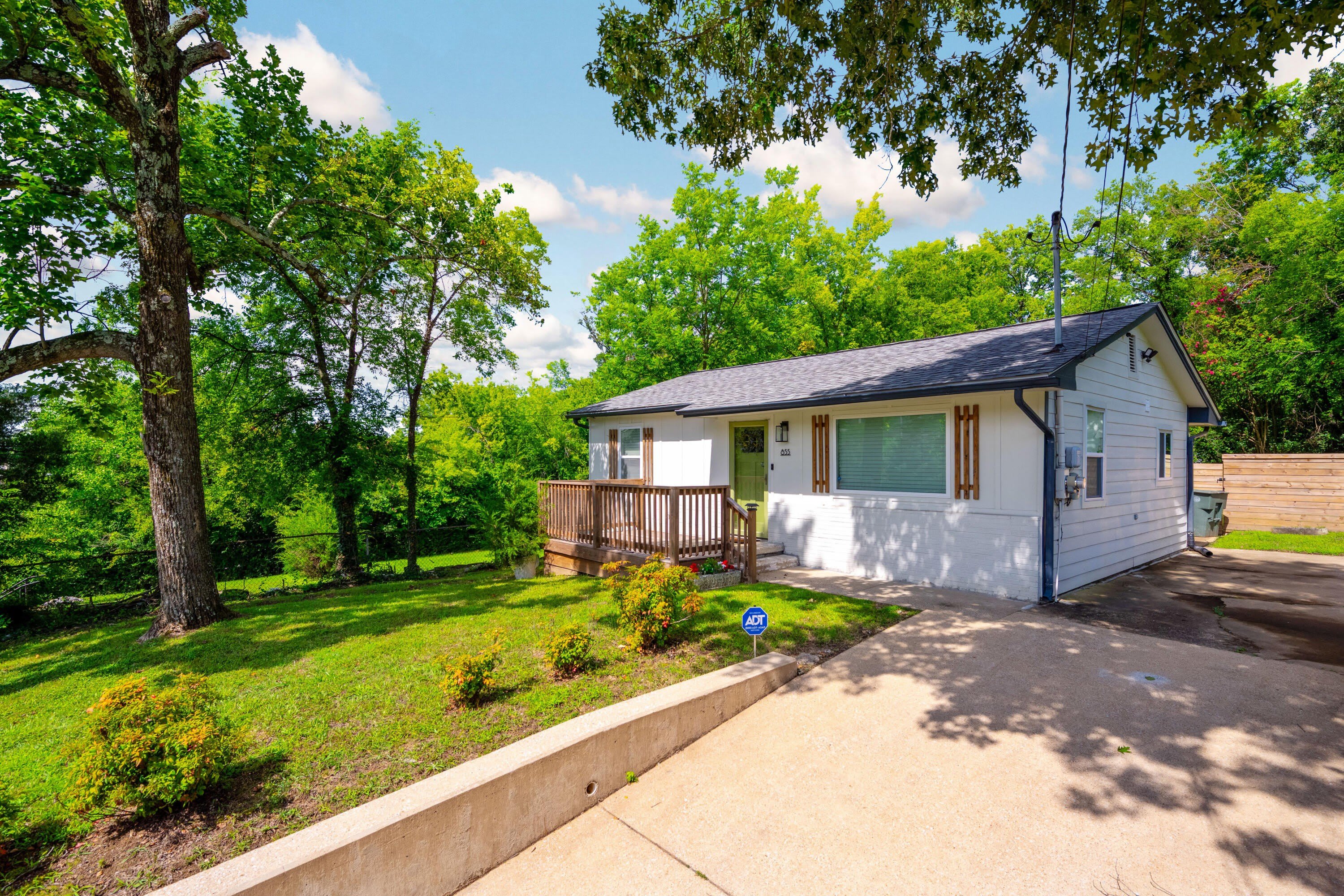 855 N Chamberlain Avenue – photo 2