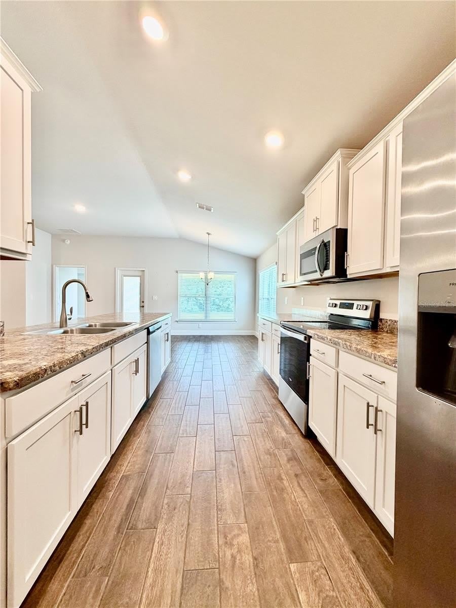 633 W REXFORD Drive – photo 5