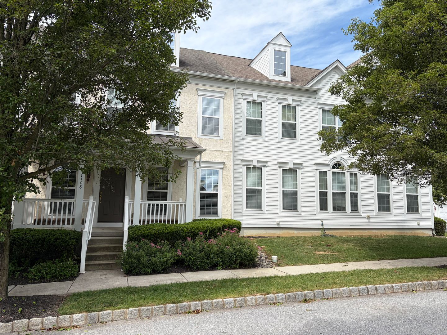 Spacious 3-Bedroom Townhome in Desirable Windsor Ridge – photo 2