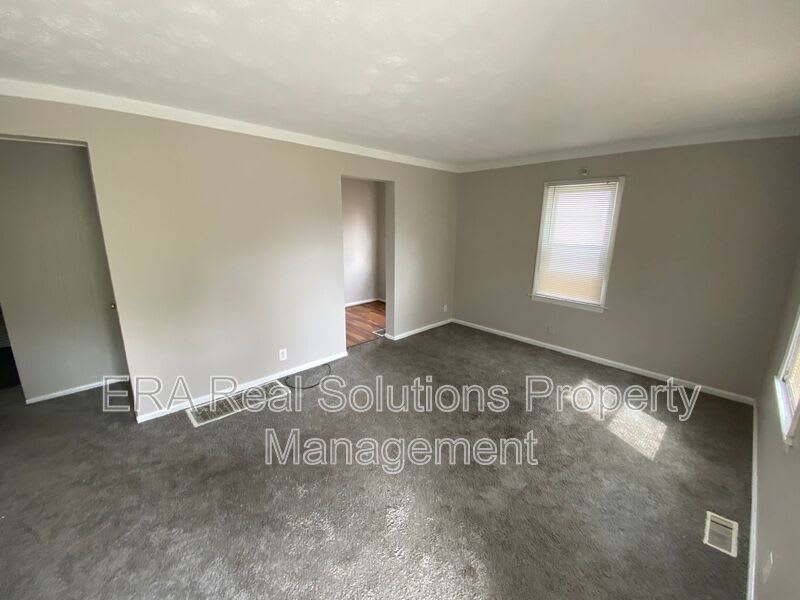 2231 Parkwood Av – photo 3