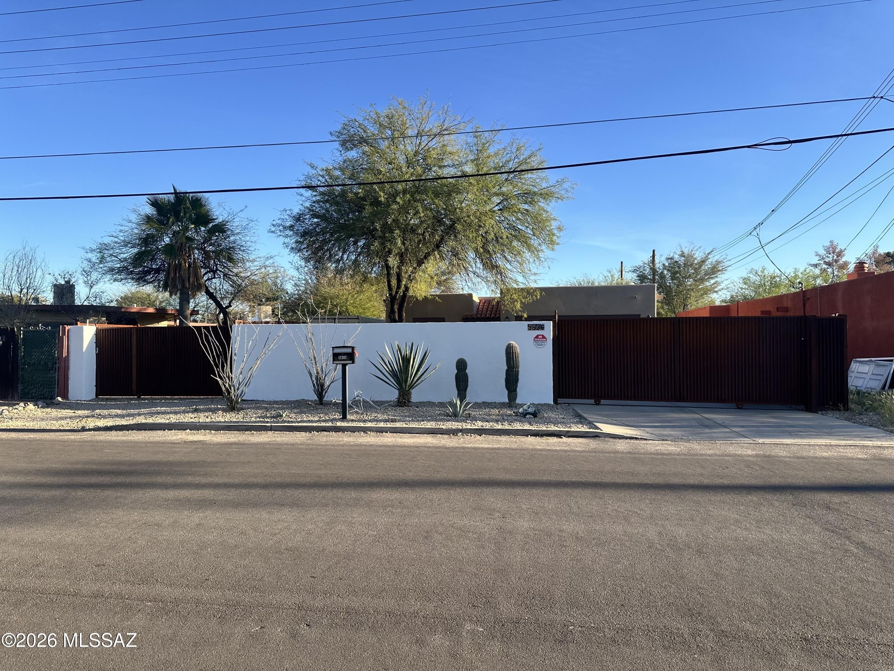 5836 E Lee Street – photo 3