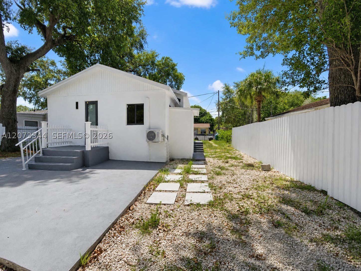 5511 NW 4th Ave – photo 3