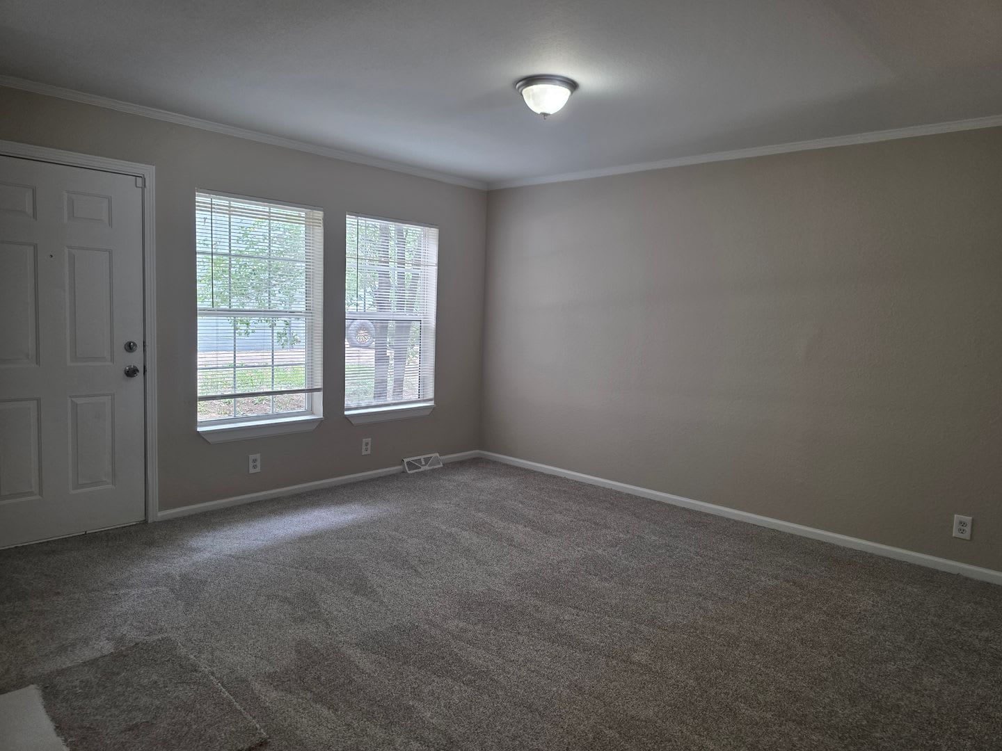Bright & Refreshed 3BR Townhome Ready for Move‑In – photo 5