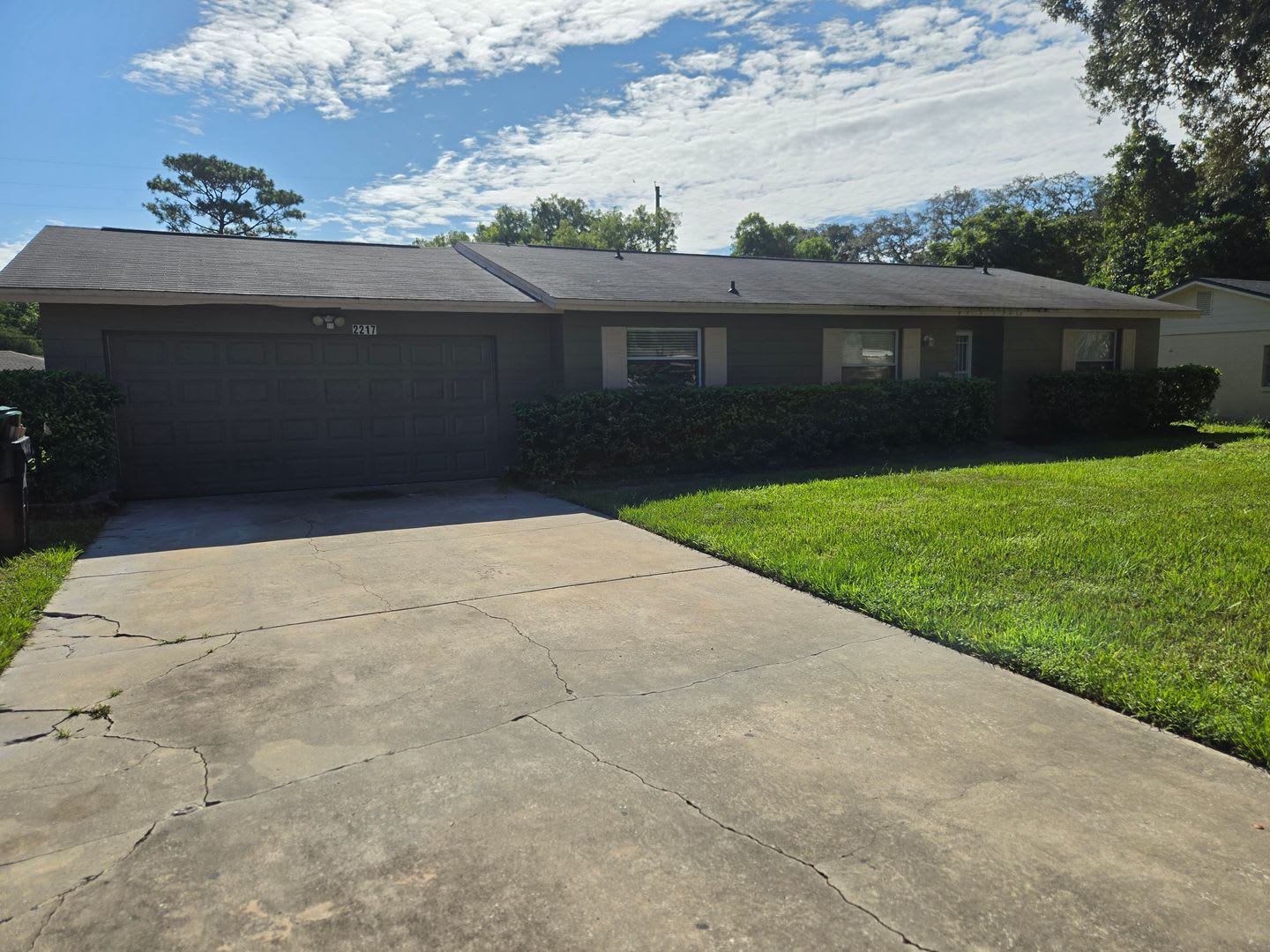 3 BEDROOM TO 2 BATH SPACIOUS HOME WITH OVERSIZED GARAGE – photo 2