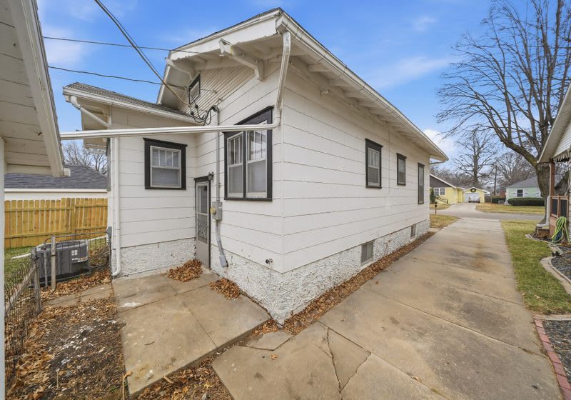 6928 Ballard Ave – photo 4