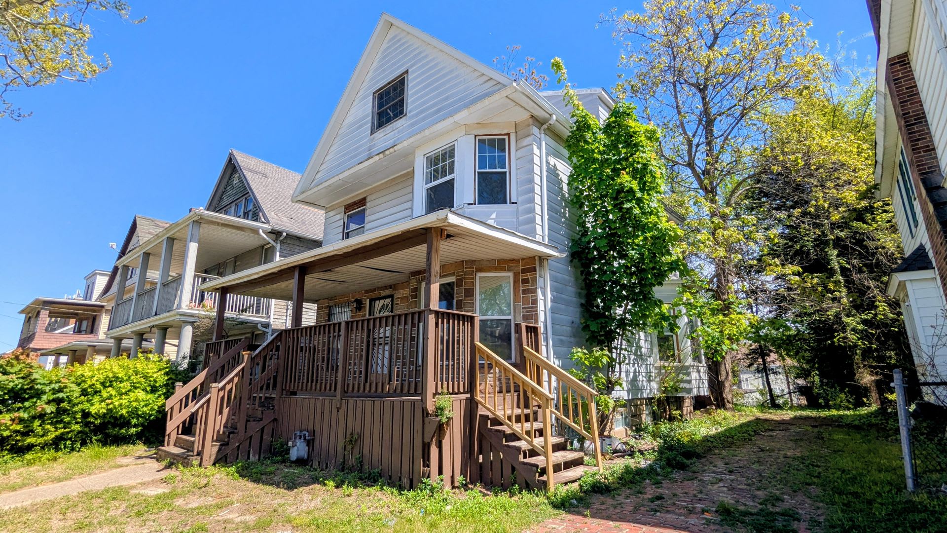 Discover this four-bedroom, two-bath home in Cleveland – photo 2
