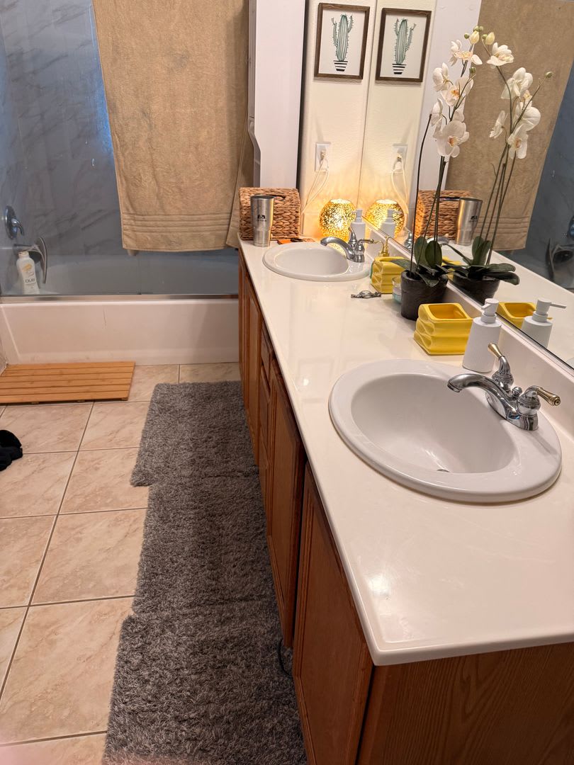 Well-maintained 2-bedroom, 2-bath condo in gated Summerlin community – photo 5