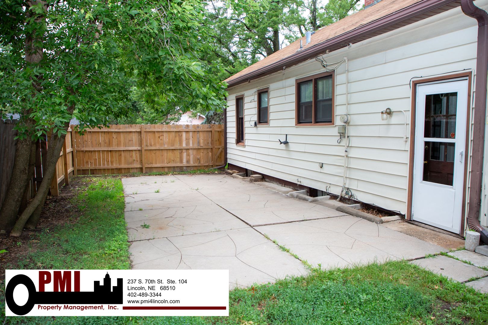 1 Bedroom, 1.5 Bathroom, House For Rent Available Now! – photo 4