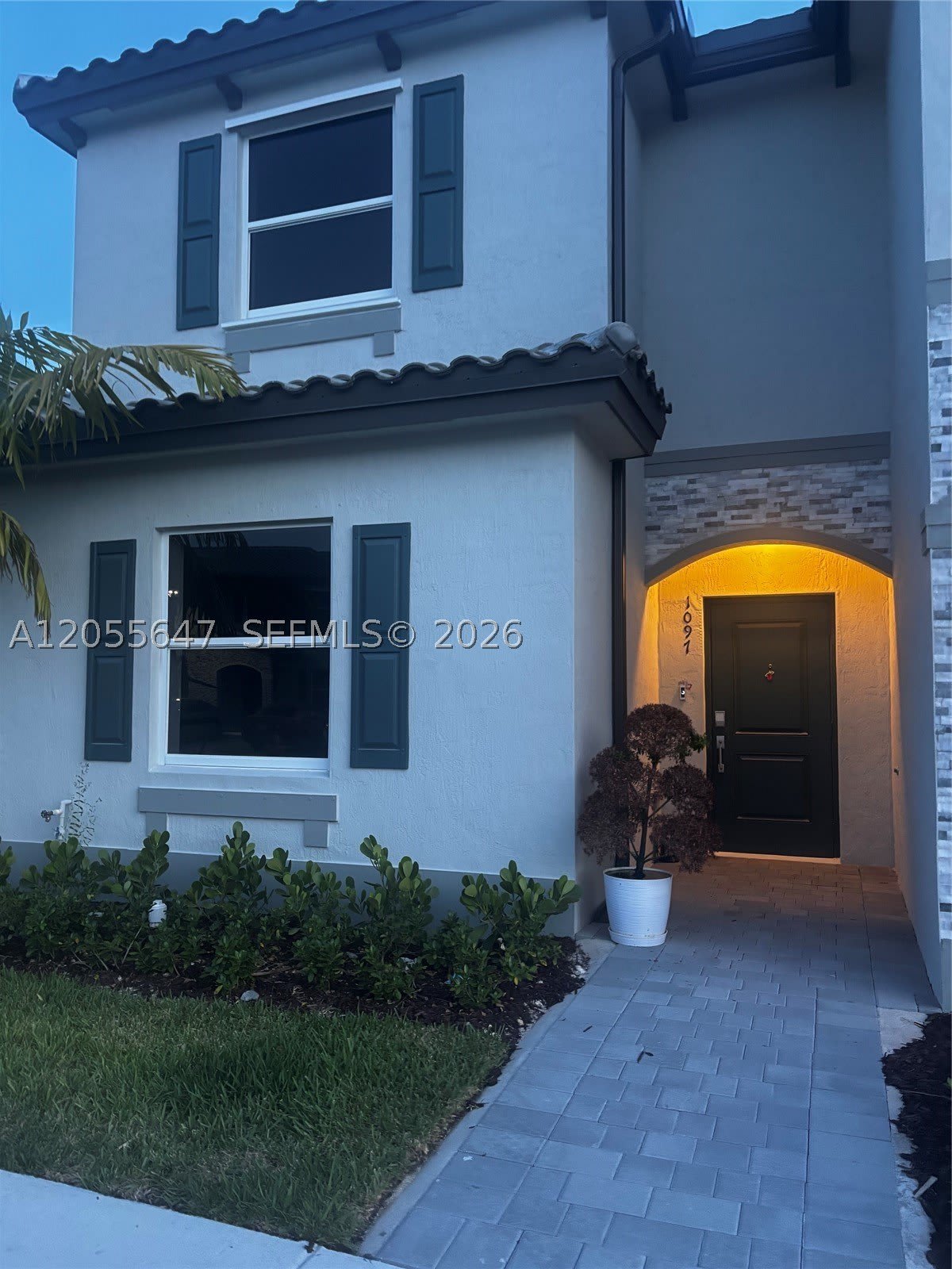 1097 Se 2Nd Ter – photo 1