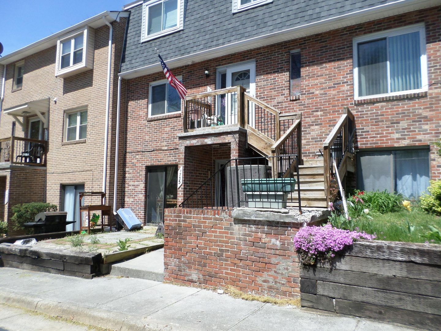 3 Bedroom 2 Bath Townhouse – photo 3