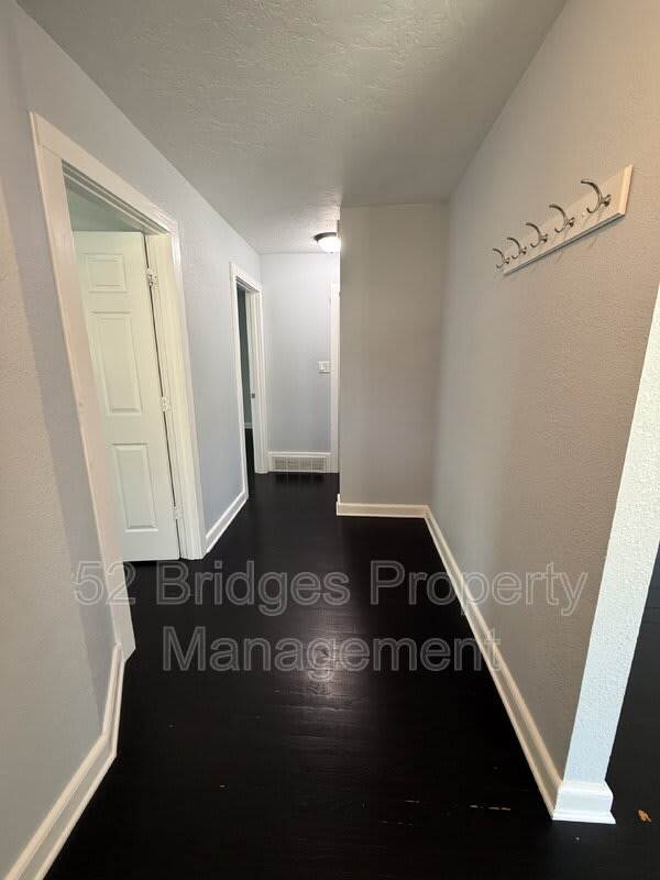 2904 E 40th Ct – photo 2