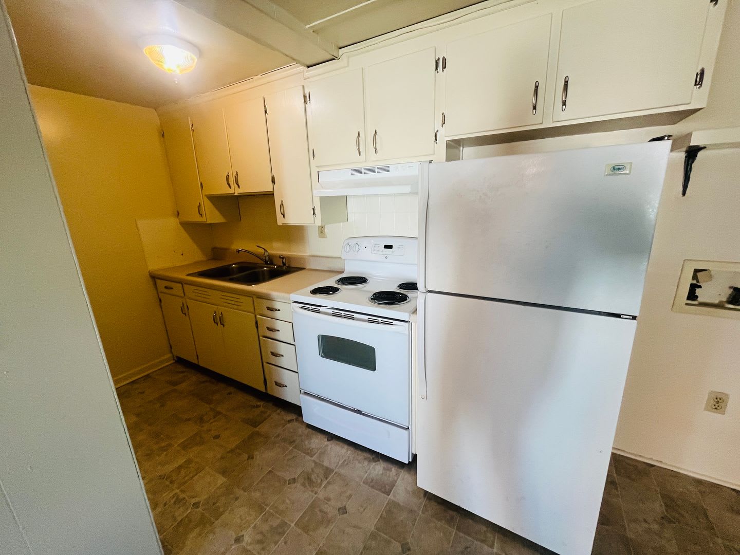 1 Bedroom, 1 Bath Apartment – photo 3