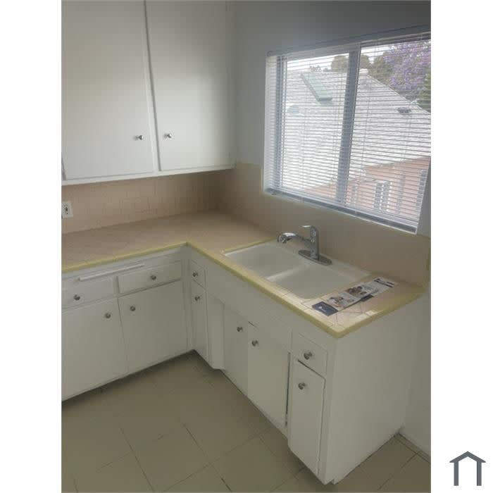1360 West 38th Street – photo 2
