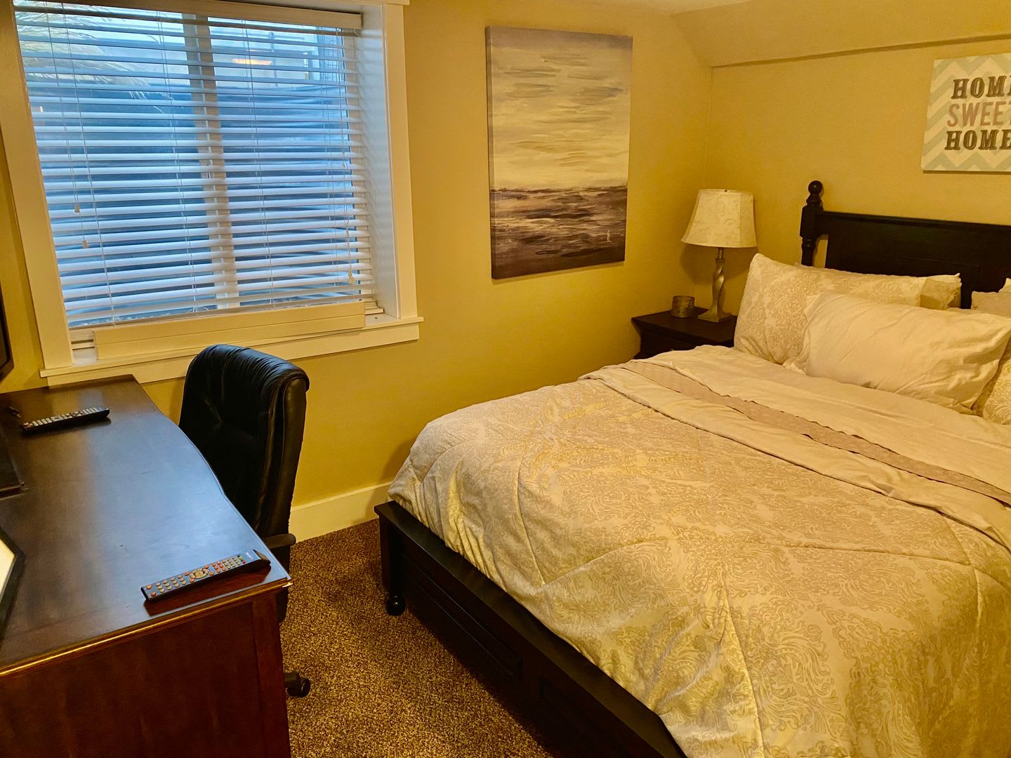 Totally renovated, pet-friendly, 4 bed / 2 bath near Alameda and Ammon Parks – photo 1